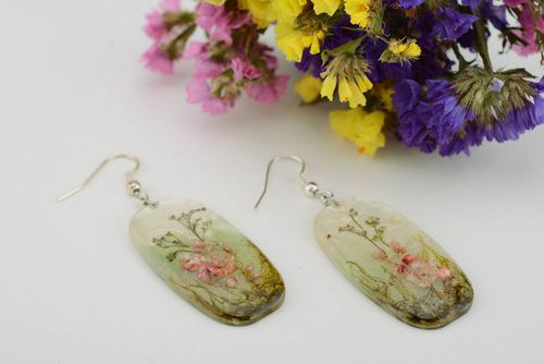 Orecchini con fiori secchi fatti a mano accessorio originale resina rpossidica - MADEheart.com