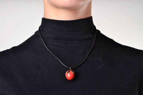 Colgante artesanal de madera original bisutería para mujer accesorio de moda - MADEheart.com