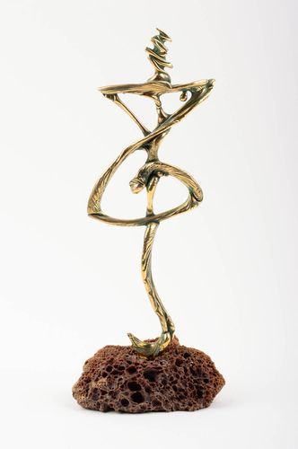 Figura de latón hecha a mano decoración moderna elemento decorativo para salón  - MADEheart.com