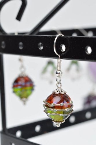 Handmade Glas Ohrringe Damen Schmuck Accessoire für Frauen bunte Kugeln - MADEheart.com
