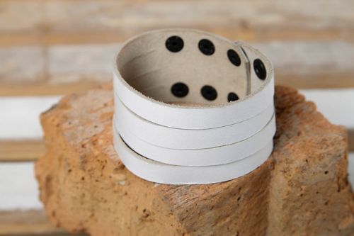 Bracciale in pelle fatto a mano accessorio di moda braccialetto originale - MADEheart.com