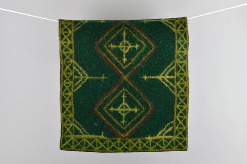 Alfombra de lana hecha a mano verde decoración de interior regalo original  - MADEheart.com