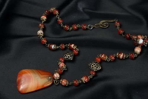 Necklet made of agate and cornelian - MADEheart.com