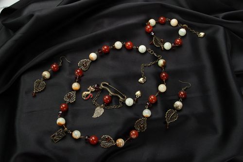 Set fatto a mano di orecchini collana bracciale e spilla kit di accessori  - MADEheart.com