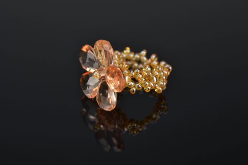 Женское кольцо из бисера Бежевый цветок - MADEheart.com