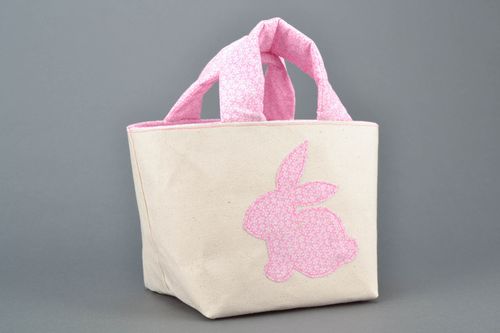 Panier en lin rose de Pâques avec lapin  - MADEheart.com