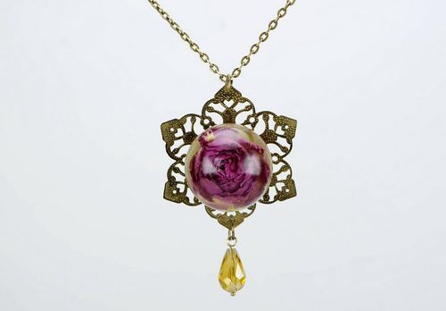 Pendant covered with epoxy Maroon Rose - MADEheart.com