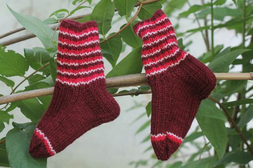 Meias quentes vermelhas tricotadas de lã à mão roupas de mulher artesanais - MADEheart.com