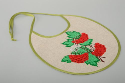 Handmade babys bib with embroidery - MADEheart.com