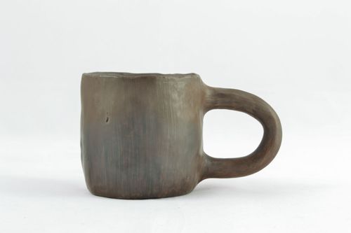 Clay hand-molded natural clay coffee cup with handle and no pattern - MADEheart.com