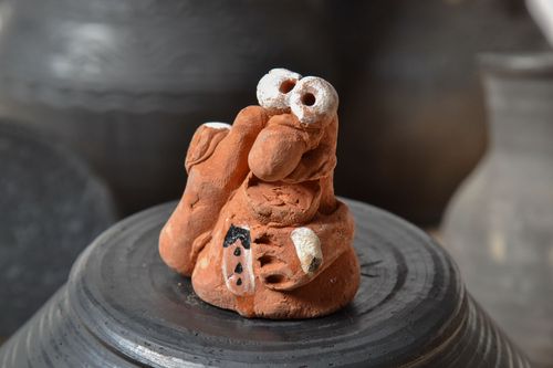 Figura de barro decorativa  - MADEheart.com