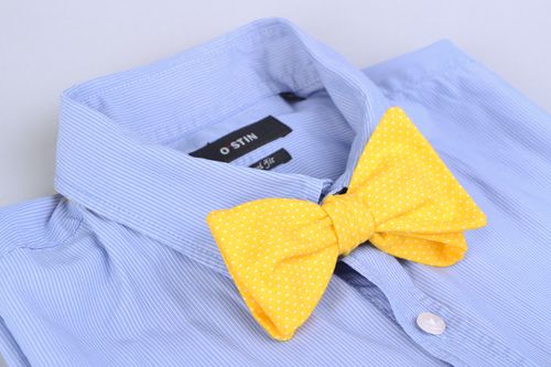 Handmade stylish bright bow tie sewn of yellow polka dot American cotton unisex - MADEheart.com