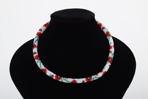 Collier en perles de rocaille blanc au crochet à motif floral fait main femme - MADEheart.com