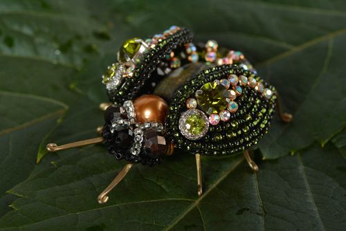 Broche insecte Bijou perles de rocaille fait main Accessoire femme tendance - MADEheart.com