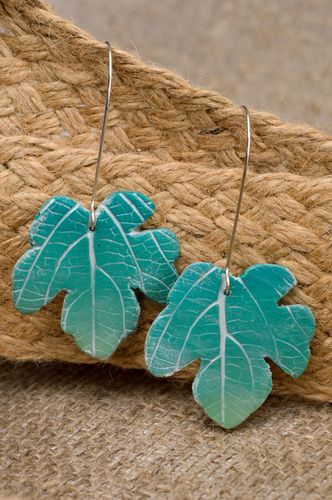 Damen Ohrringe handgefertigt Blatt Schmuck Accessoires für Frauen in Türkisblau - MADEheart.com