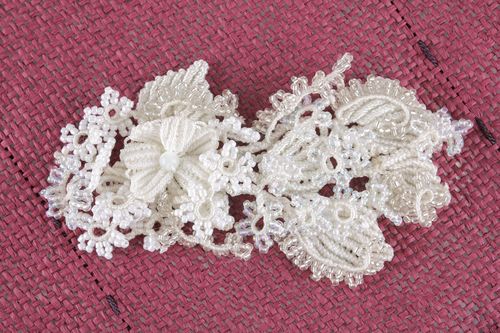 Broche tissée en macramé blanche faite main - MADEheart.com