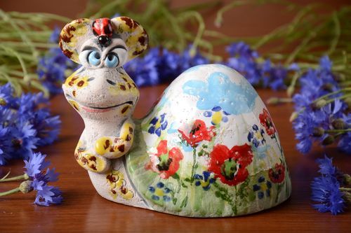 Salvadanaio in argilla fatto a mano figurina simpatica elemento decorativo - MADEheart.com