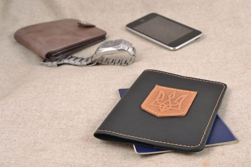 Leather passport cover with embossing - MADEheart.com