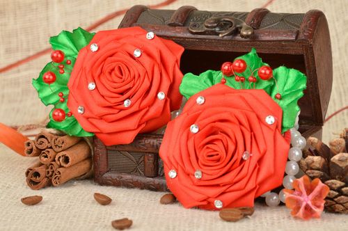 Handgemachtes Kinder Haargummi Blume rote Rose in Kanzashi Technik für Mädchen - MADEheart.com