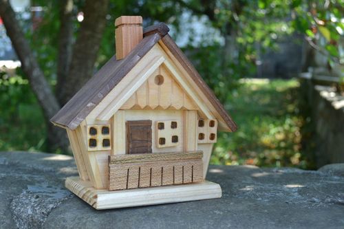 Handmade Holz Spardose Deko Element Wohn Accessoire kleines dörfliches Haus - MADEheart.com