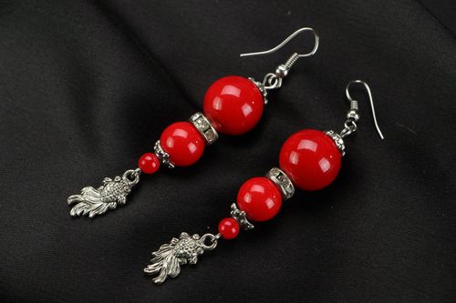 Rote Ohrringe aus Perlen Fisch - MADEheart.com