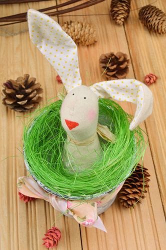 Jouet lapin de Pâques blanc original décoratif dans un pot fait main pour enfant - MADEheart.com
