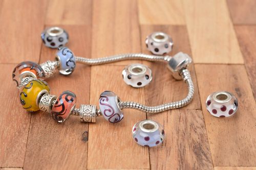 Pandora-style beaded bracelet with glass handmade beads on metal cord - MADEheart.com