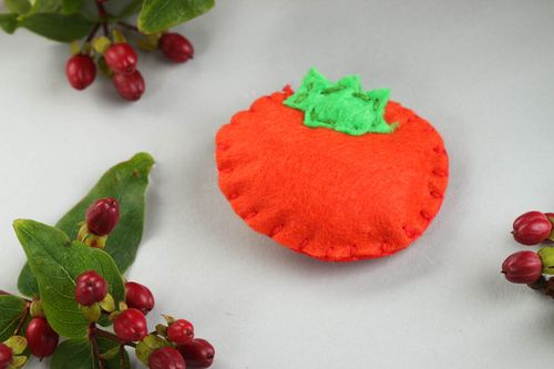 Magnet frigo fait main Aimant original tomate en feutre Décoration frigo - MADEheart.com