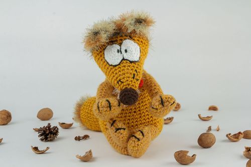 Giocattolo a maglia fatto a mano pupazzo morbido a forma di volpe a uncinetto - MADEheart.com