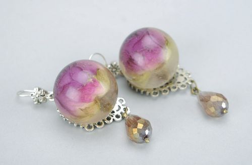 Earrings made from rose petals - MADEheart.com
