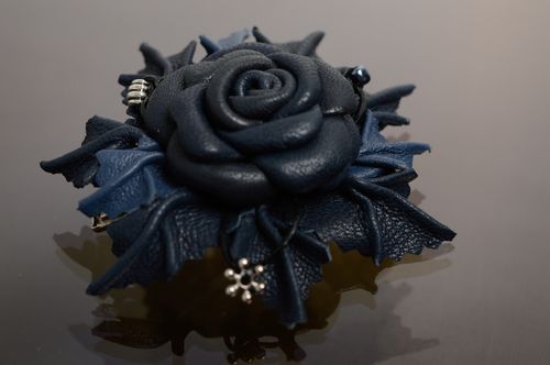 Haarblüte Brosche aus Leder Blaue Rose - MADEheart.com