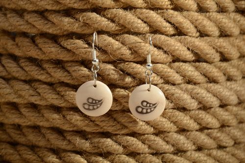 Light beige womens handmade clay round earrings painted with enamels - MADEheart.com