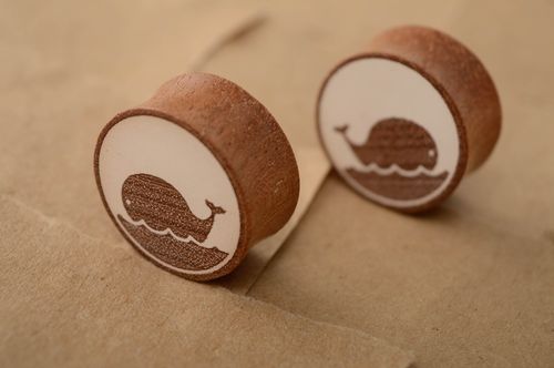 Sapele wood ear plugs with image of whales - MADEheart.com
