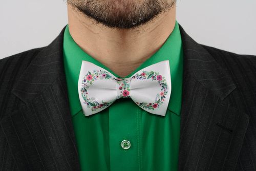 White bow tie with print - MADEheart.com