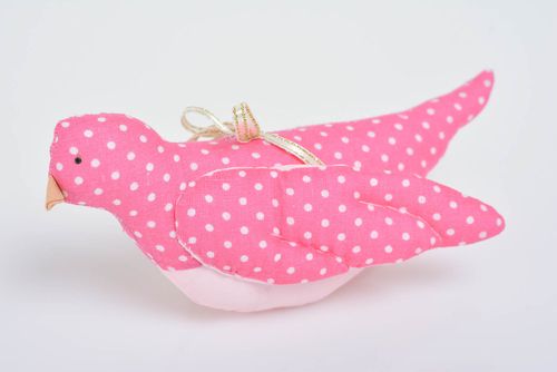 Интерьерная подвеска птичка розовая в горошек мягкая из хлопка ручной работы - MADEheart.com
