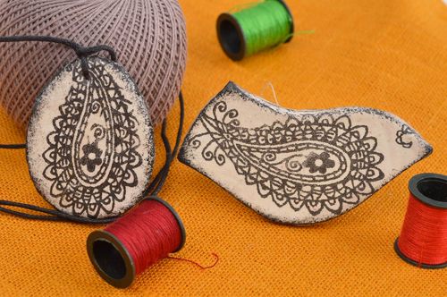 Handmade plastic brooch jewelry pendant necklace accessories for girls - MADEheart.com