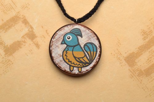 Round wooden pendant - MADEheart.com