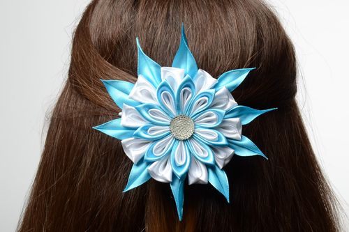 Grande barrette à cheveux Fleur bleue et blanche originale accessoire fait main - MADEheart.com
