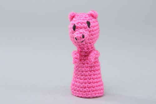 Handmade finger puppet in the shape of pink pig crocheted of acrylic threads - MADEheart.com