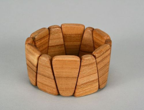 Wooden bracelet on elastic band - MADEheart.com