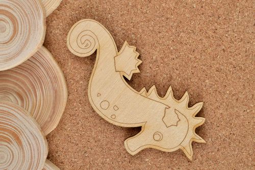 Holzartikel zum Bemalen Handmade Figur aus Holz Figur zum Bemalen Seepferdchen - MADEheart.com
