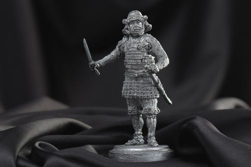 Коллекционная фигурка солдата самурая из олова литая маленькая ручной работы - MADEheart.com