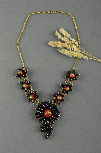 Collier design Bijou fait main Accessoire femme perles plastique cristaux - MADEheart.com