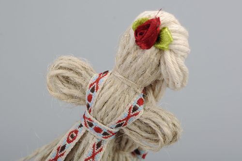 Traditional Slavic wishing doll - MADEheart.com
