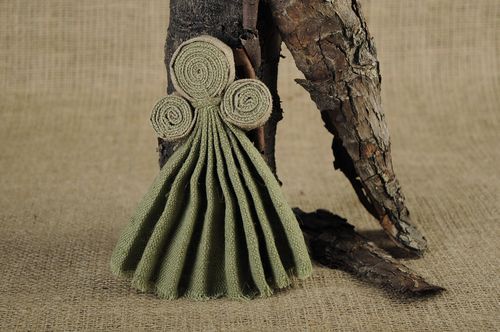 Muñeca amuleto para atraer dinero - MADEheart.com