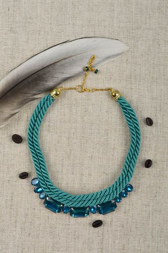 Collier bleu Bijou fait main macramé strass cristaux tendance Accessoire femme - MADEheart.com