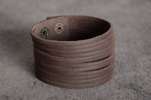 Широкий коричневый браслет из натуральной кожи на кнопках ручной работы женский - MADEheart.com