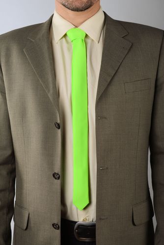 Cravate en gabardine anis faite main - MADEheart.com