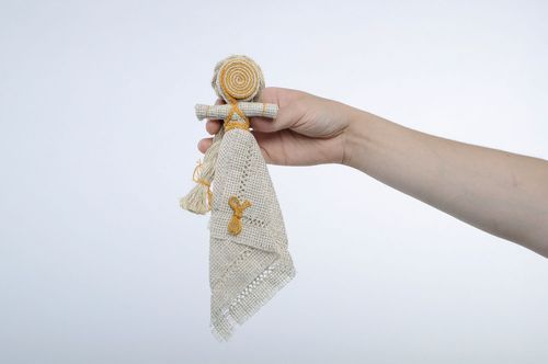 Poupée-amulette pour bonheur - MADEheart.com