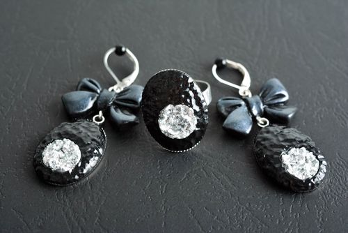 Set di orecchini e anello fatto a mano kit di accessori in argilla polimerica - MADEheart.com